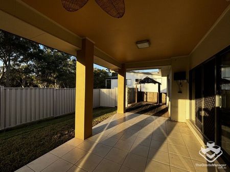 Luxury 5 bedroom house in Calamvale - Photo 5