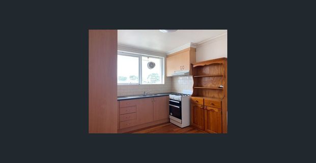 Just a stroll to Hadfield station!! - Photo 1