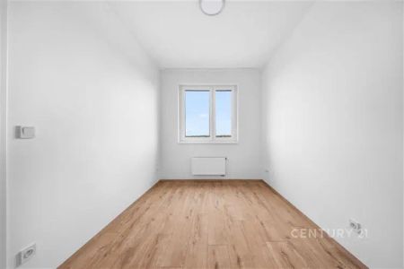Světlý a Moderní Byt 2+kk s Balkonem a Sklepem, Okamžitě Volný, Hostivař, Praha 15 - Fotografie 2