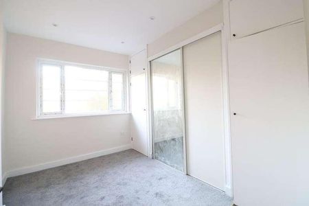 Edgware Court, Edgware, HA8 - Photo 2