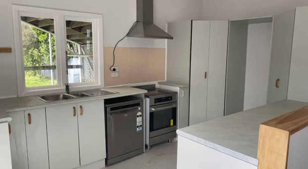 3 Bedroom home with sunroom in Boulcott - Photo 1