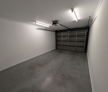 Tri-level living, East Brunswick Village at your door! - Photo 4