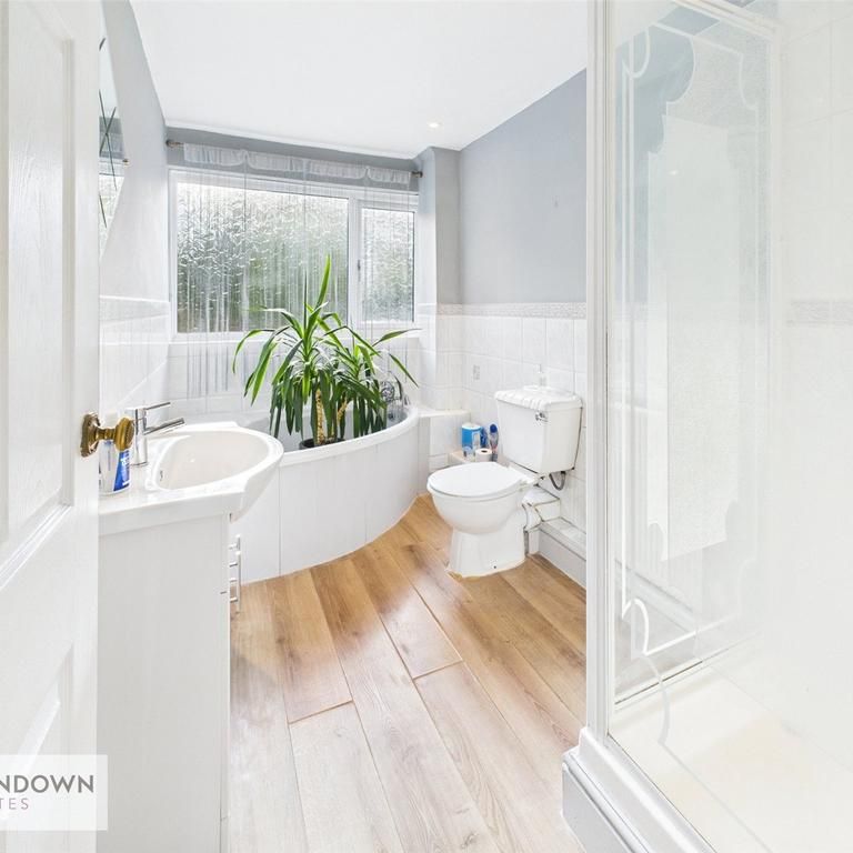2 bedroom end of terrace house to rent - Photo 1