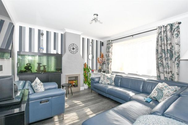 3 bedroom end of terrace house to rent - Photo 1