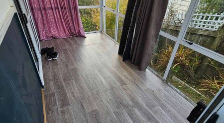 Stand-alone family home in Waitangirua - Photo 5