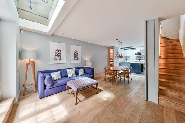 Architecturally Refined Three-Bedroom House in the Heart of Kensington - Photo 1