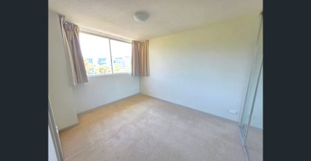 Spacious two bedroom Apartment - Photo 5