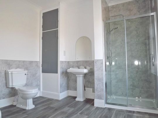 2 bedroom end of terrace house to rent - Photo 1