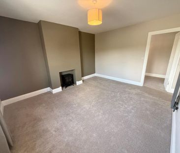 4 bedroom end of terrace house to rent - Photo 2