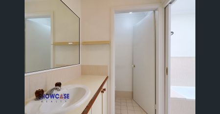 Single Level Villa With Updated Kitchen - Photo 3