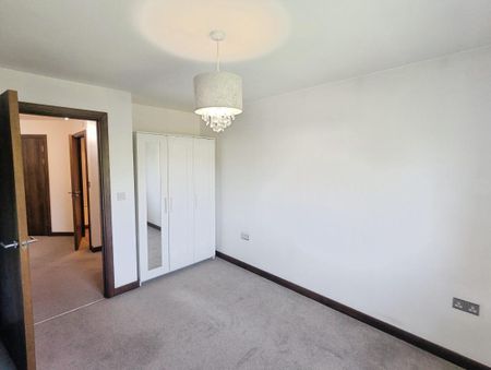 Front Lane, Upminster, RM14 - Photo 2