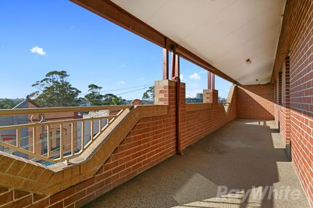 Sun-Soaked & Spacious: Your Perfect 3-Bedroom Newtown Sanctuary - Photo 4