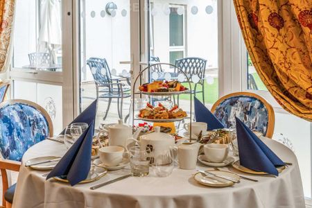 1 bedroom retirement property to rent - Photo 5