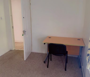 1 bedroom in a house share to rent - Photo 2 | Rentumo