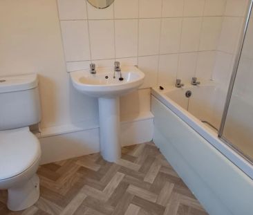 Flat 2, 44 Ashby Road, - Photo 2