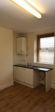4 bedroom terraced house to rent - Photo 1