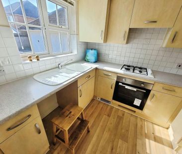 3 bedroom semi-detached house to rent - Photo 5