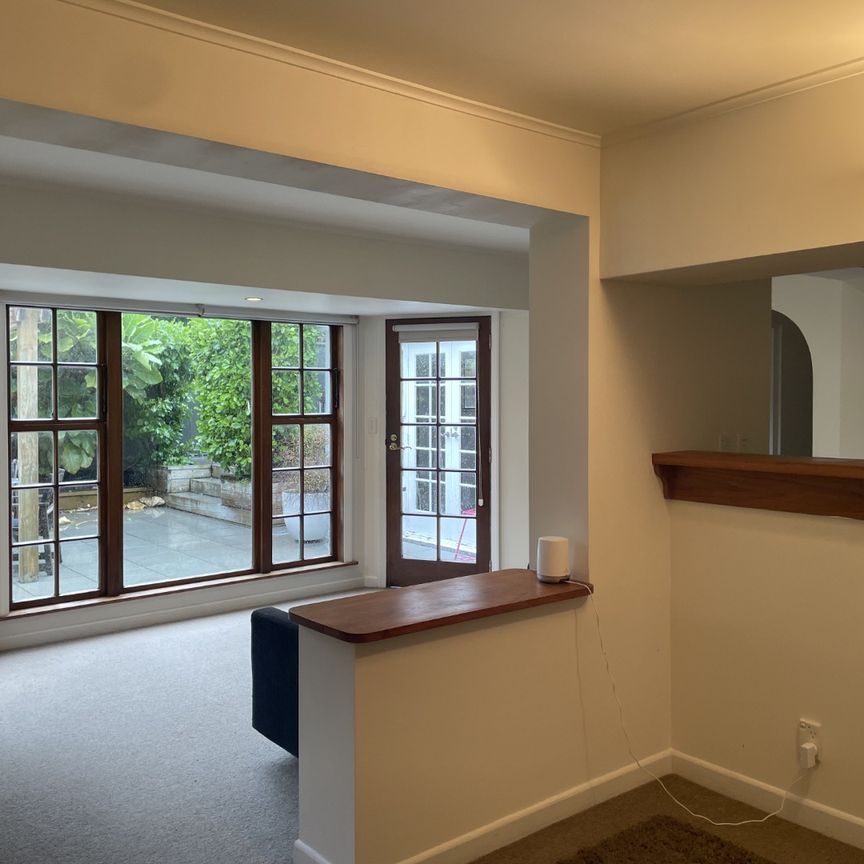 Charming 1-Bedroom Downstairs Apartment - Photo 1