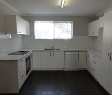 2 Bedroom Unit - Walk to Greenslopes Busway & Private Hospital - Photo 6