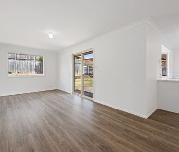 Welcome to 23 Elkhorn Street, Bellbird Park! - Photo 3