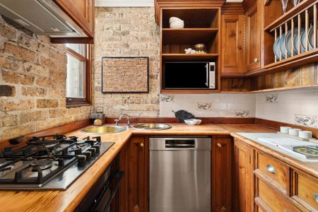 Timeless Erskineville Cottage With Leafy Village Charm - Photo 5