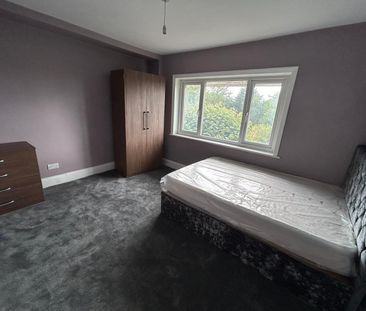 6 bedroom semi-detached house to rent - Photo 3