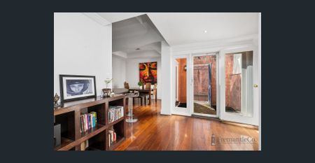 Quintessential Freo Cottage - Photo 3