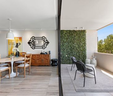 Expansive penthouse living with breathtaking Sydney Harbour views - Photo 3