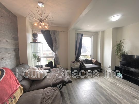 $1,799 / 2 br / 1 ba / 1100 sqft 33 Harvey St unit 1 - Photo 1