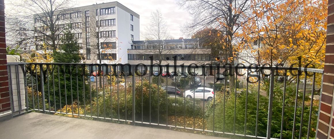 Zentrales Garstedt beim EKZ Herold-Center - Etagenwohnung mit Balkon, Duschbad, TG-Platz mögl. 1.OG - Photo 1