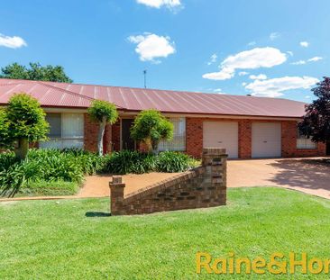 Modern townhouse in Central North - Photo 1