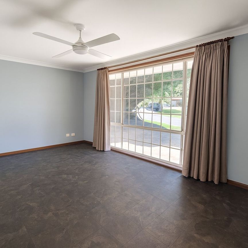 Light, Bright & Freshly Painted Home Near Schools and Shop - Photo 1