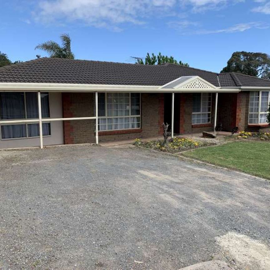 Large Family Home in Convenient Location - Photo 1