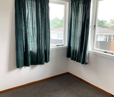 Tidy 1950s Weatherboard Home – Te Atatū Peninsula - Photo 5