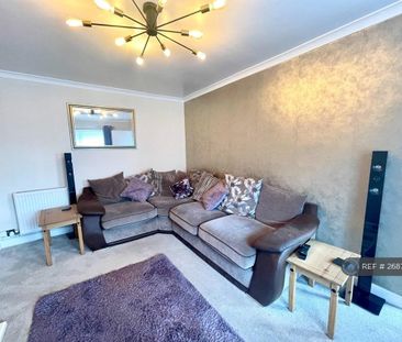 3 bedroom end of terrace house to rent - Photo 3