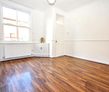 3 bedroom end of terrace house to rent - Photo 4