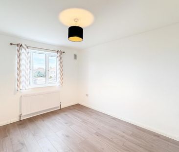 4 bedroom House To Let - Photo 4