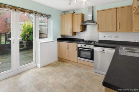 3 bedroom property to rent in Bracknell - Photo 3