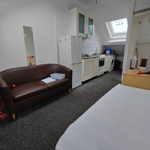 Studio Flat, Tyndale Street, LE3 - Photo 3