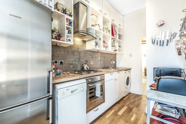 Belsize Park Gardens, London, NW3 - Photo 1