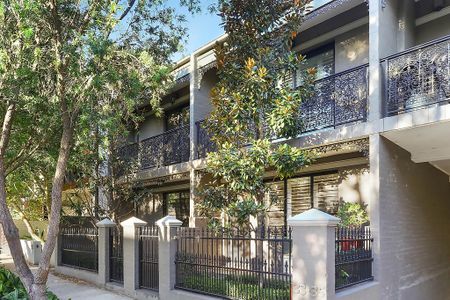 Stylish Tri-Level Home in Boutique Block - Photo 2