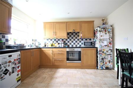 3 bedroom semi-detached house to rent - Photo 3
