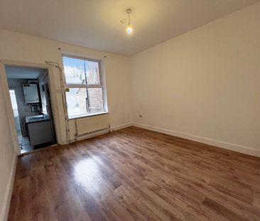 2 bedroom maisonette to rent - Photo 3