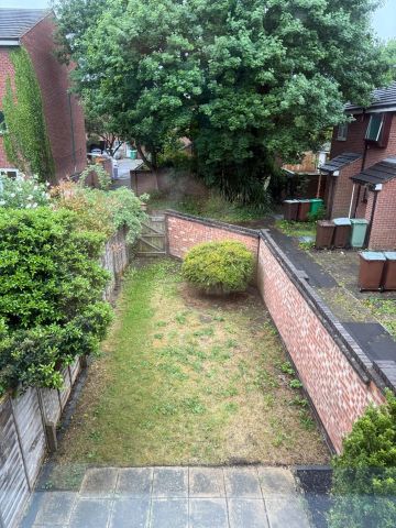 2 Bed Semi-Detached House, The Meadows, NG2 - Photo 2