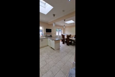 3 Bed Terraced House, Dawlish Drive, IG3 - Photo 3