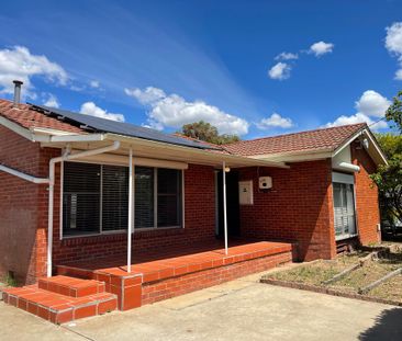 Spacious Six Bedroom Home! - Photo 5