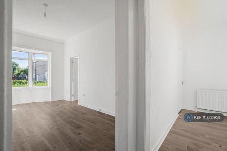 3 bedroom flat to rent - Photo 4
