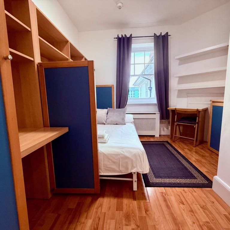 Flat 413 Fulham Palace Road, Fulham W6 9HH - Photo 1