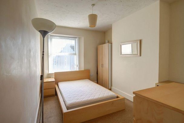 Mixed use to rent - Photo 1