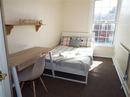 5 bedroom terraced house to rent - Photo 4